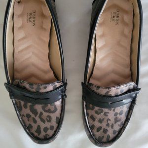Avon Cushion Walk Leopard Print Flat in size 9